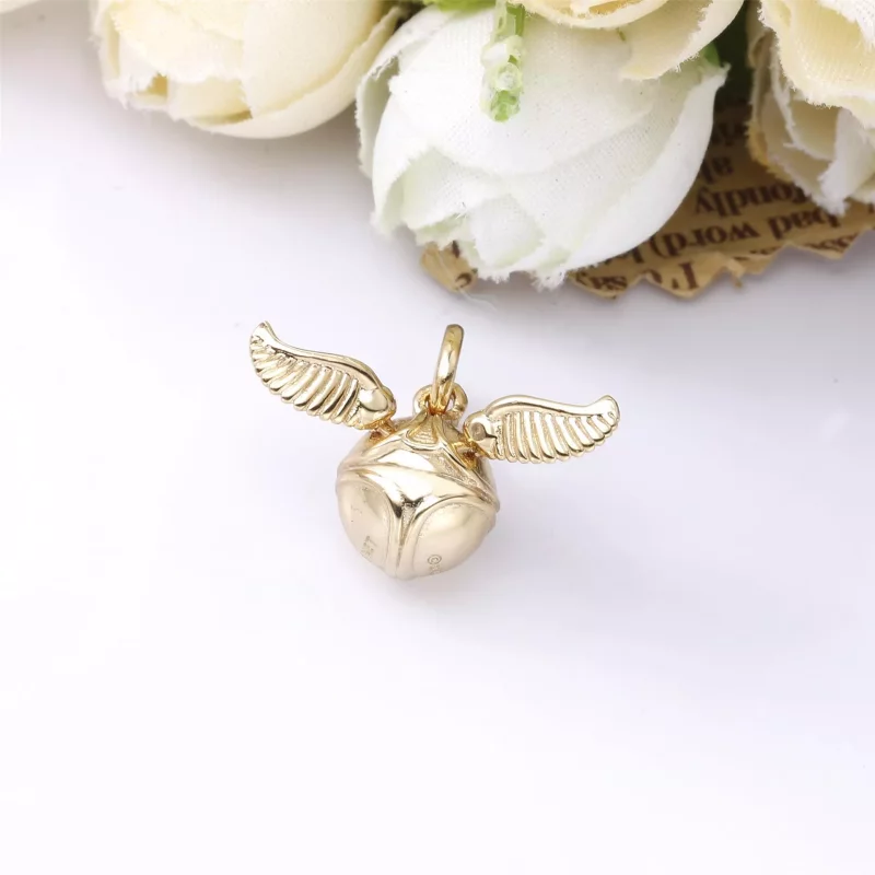 (afbeelding voor) Pandora Harry Potter, Gouden Snaai Hanger 368618C00 - Bekijken 4