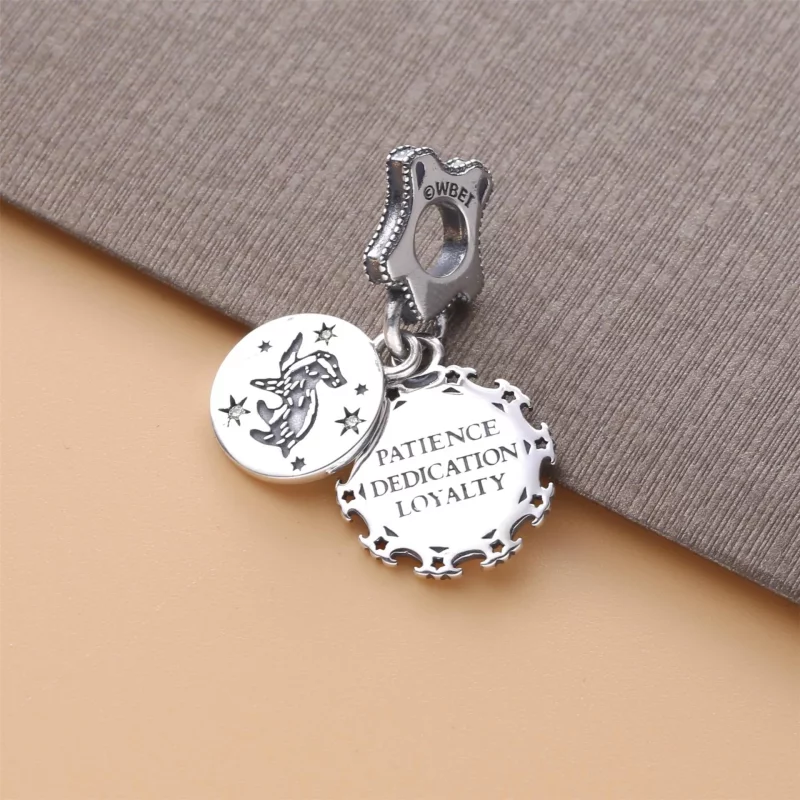 (afbeelding voor) Pandora Harry Potter, Huffelpuf Hangende Bedel 798832C01 - Bekijken 3