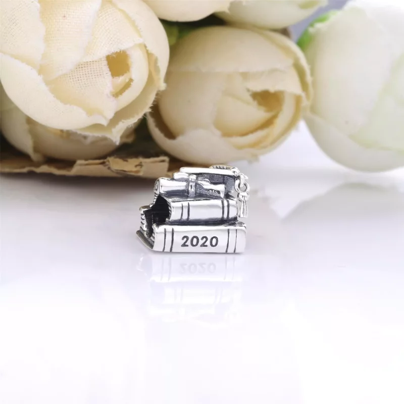 (afbeelding voor) PANDORA 2020 Graduation Books Bedel 798910C00 - Bekijken 2