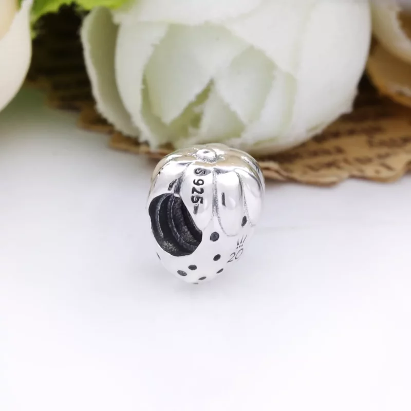 (afbeelding voor) PANDORA 2020 Limited Edition Aardbei Zilveren Bedel 798952C00 - Bekijken 3