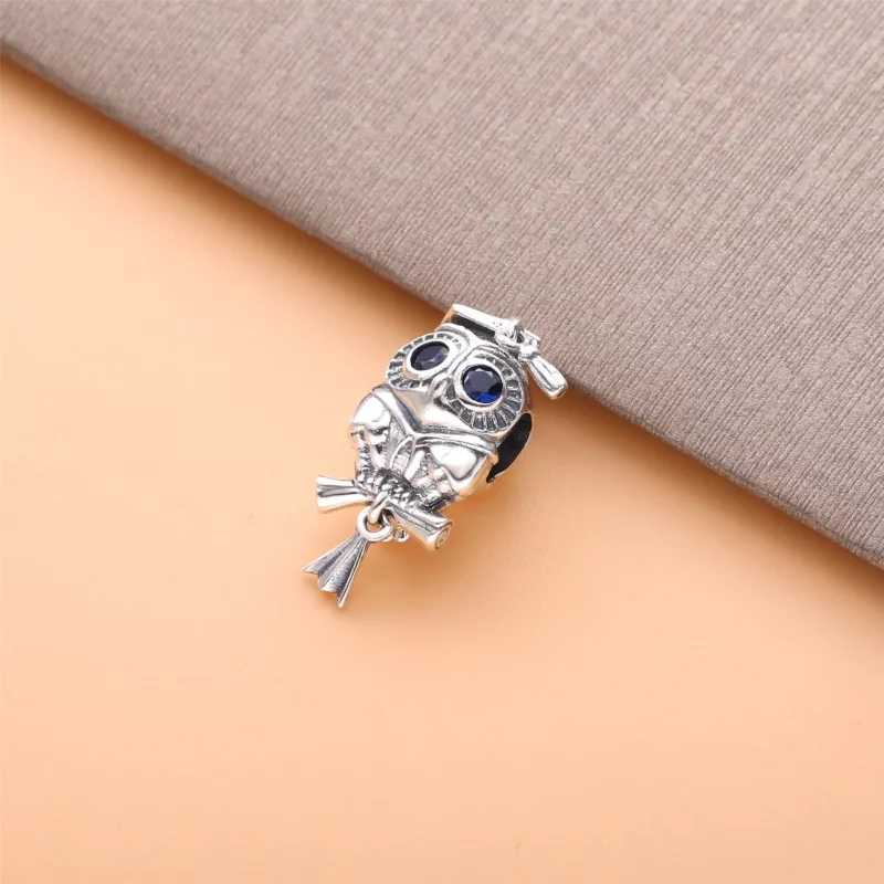 (afbeelding voor) PANDORA Wise Owl Graduation Bedel - Bekijken 2