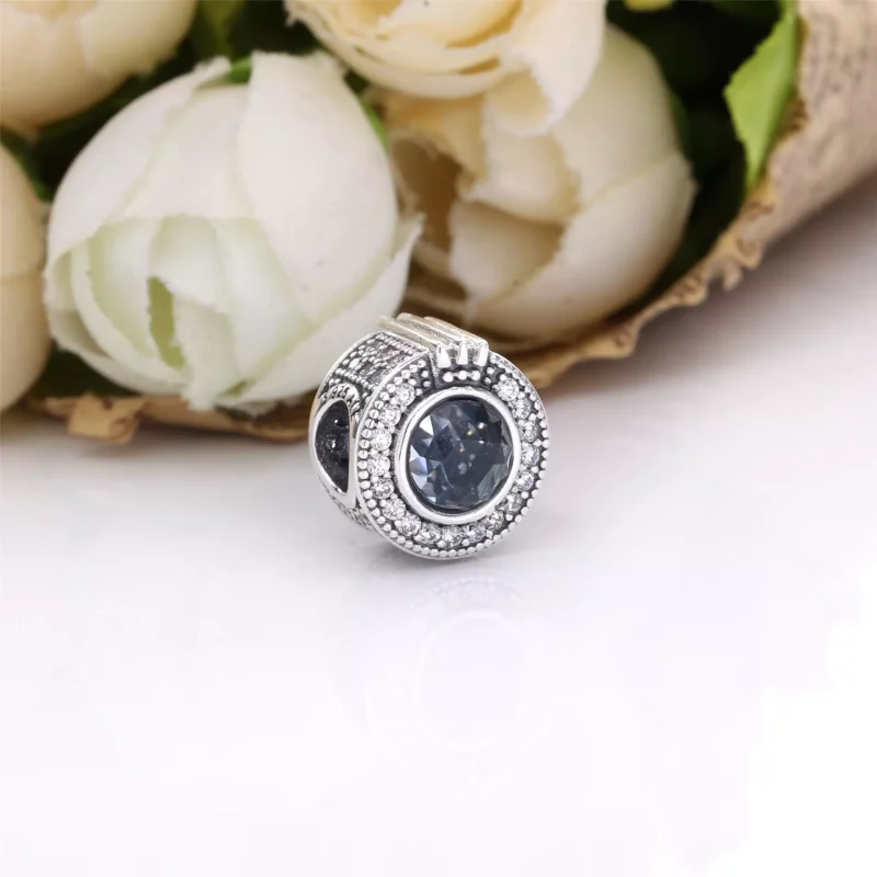 (afbeelding voor) PANDORA Sprankelende Pavé Crown O Hangende Bedel - 799058C01 - Bekijken 2