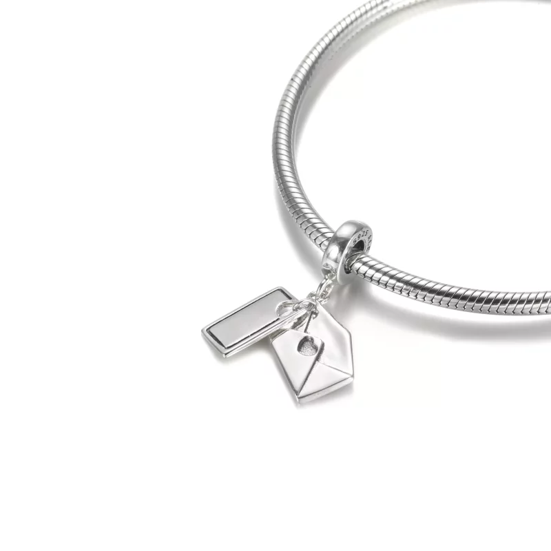 (afbeelding voor) PANDORA Gegraveerde brief en envelop Hangende Bedel - 799274C00 - Bekijken 5