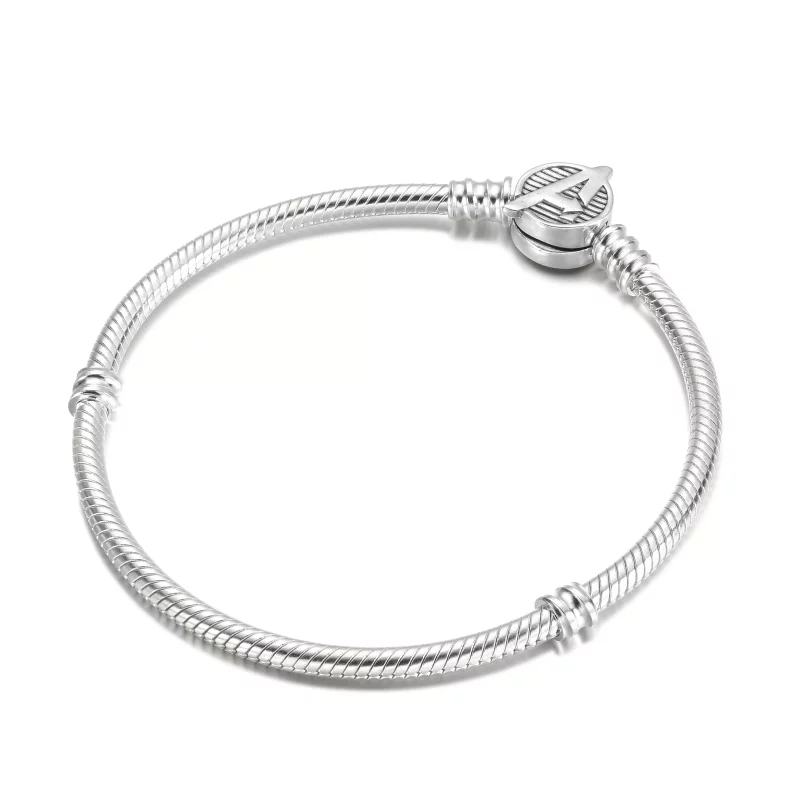 (afbeelding voor) Pandora Moments Snake Chain Armband met Marvel The Avengers Logo Sluiting - 5907 - Bekijken 2