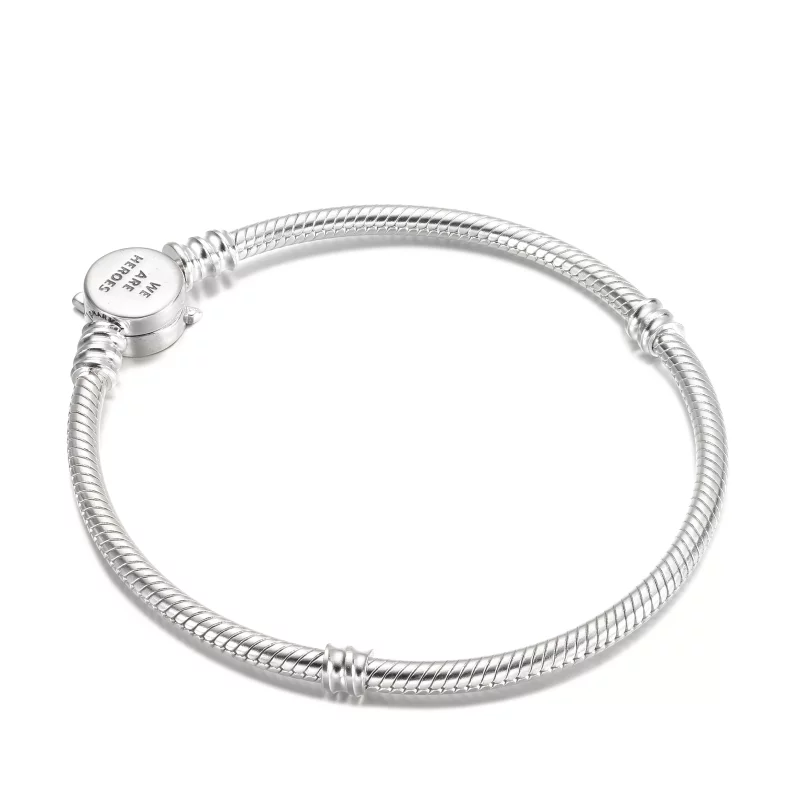 (afbeelding voor) Pandora Moments Snake Chain Armband met Marvel The Avengers Logo Sluiting - 5907 - Bekijken 3