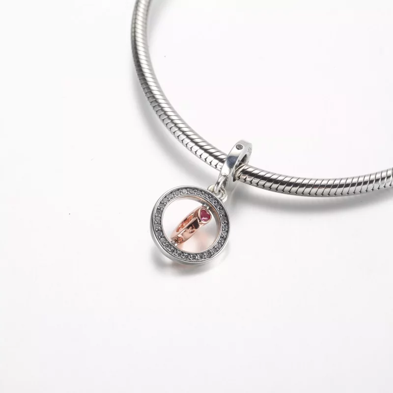 (afbeelding voor) Pandora Love draaiende bedel van sterling zilver en verguld met 14 karaats roség - Bekijken 4