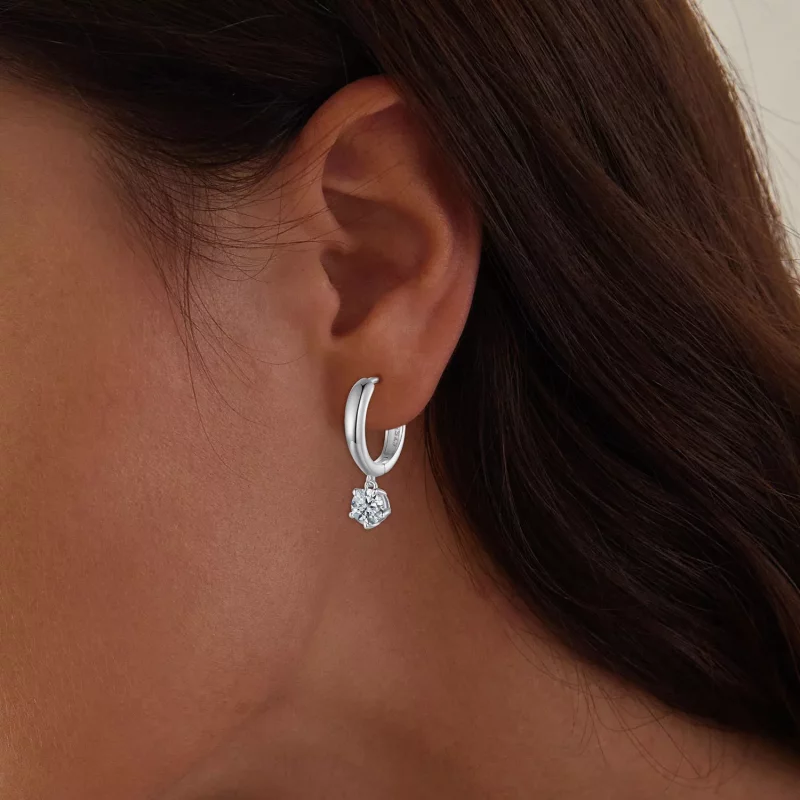 (afbeelding voor) Pandora-stijl 0,5 karaat Moissanite oorbellen met hangers (Twee certificaten) - - Bekijken 5