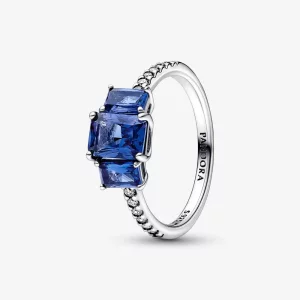 Pandora Blauwe Rechthoekige Drie Steen Schitterende Ring - 192389C01 (afbeelding voor) Pandora Blauwe Rechthoekige Drie Steen Schitterende Ring - 192389C01