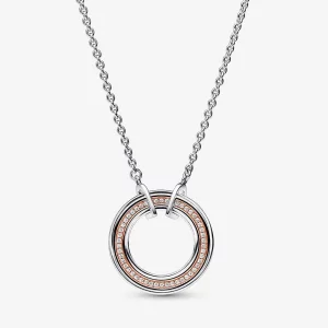 Pandora Signature Tweekleurige Logo & Pavé-hanger - 382772C01 (afbeelding voor) Pandora Signature Tweekleurige Logo & Pavé-hanger - 382772C01