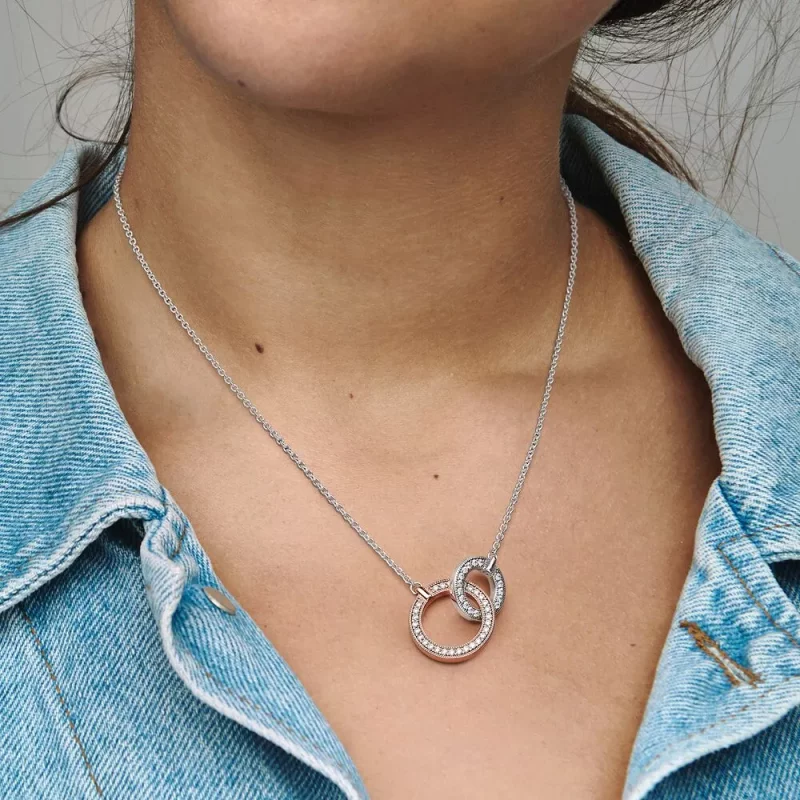 (afbeelding voor) Pandora Signature Tweekleurige Verstrengelde Cirkels Ketting - 382778C01 - Bekijken 4