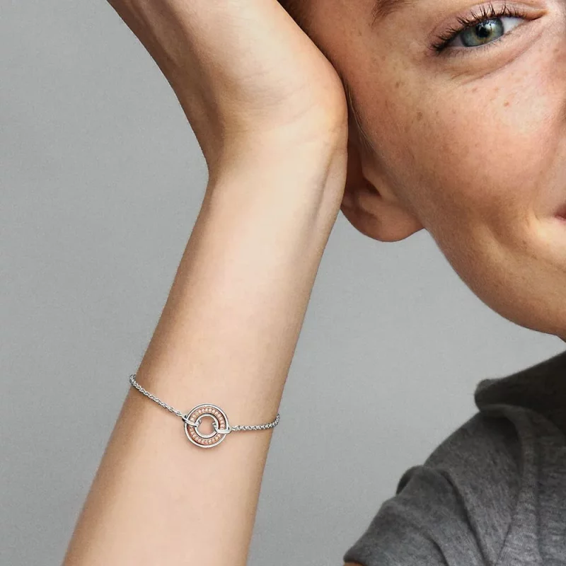 (afbeelding voor) Pandora Signature Two Tweekleurige Logo & Pavé Kettingarmband - 582741C01 - Bekijken 4
