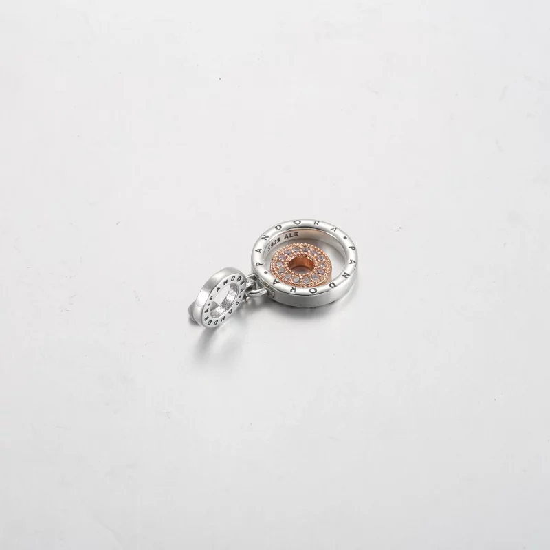 (afbeelding voor) Tweekleurige Pandora Logo Cirkels Hangende Charm - 782287C01 - Bekijken 4