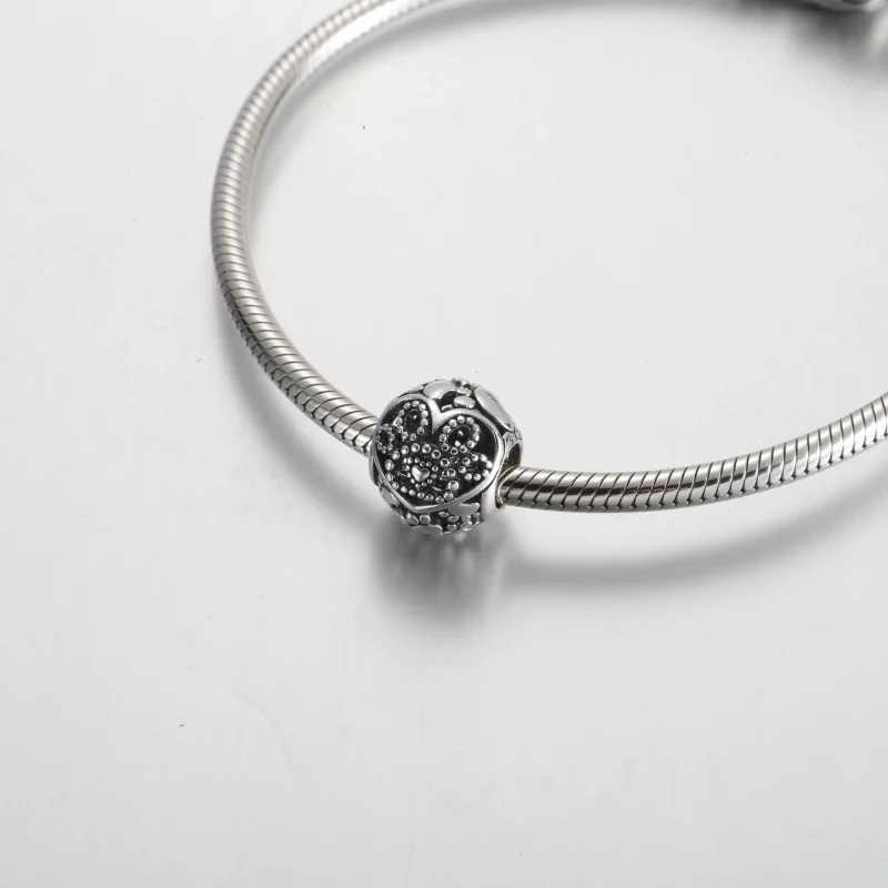 (afbeelding voor) Pandora Bontbaby Hartjes & Pootafdrukken Charm - 792248C00 - Bekijken 5