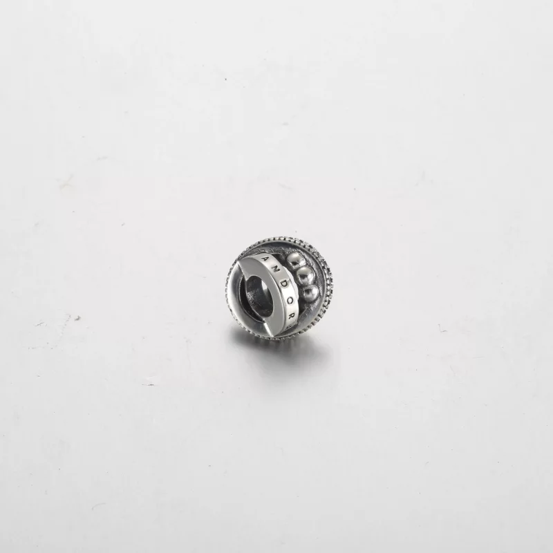 (afbeelding voor) Pandora Logo, Pavé & Kralen Charm - 792317C01 - Bekijken 3