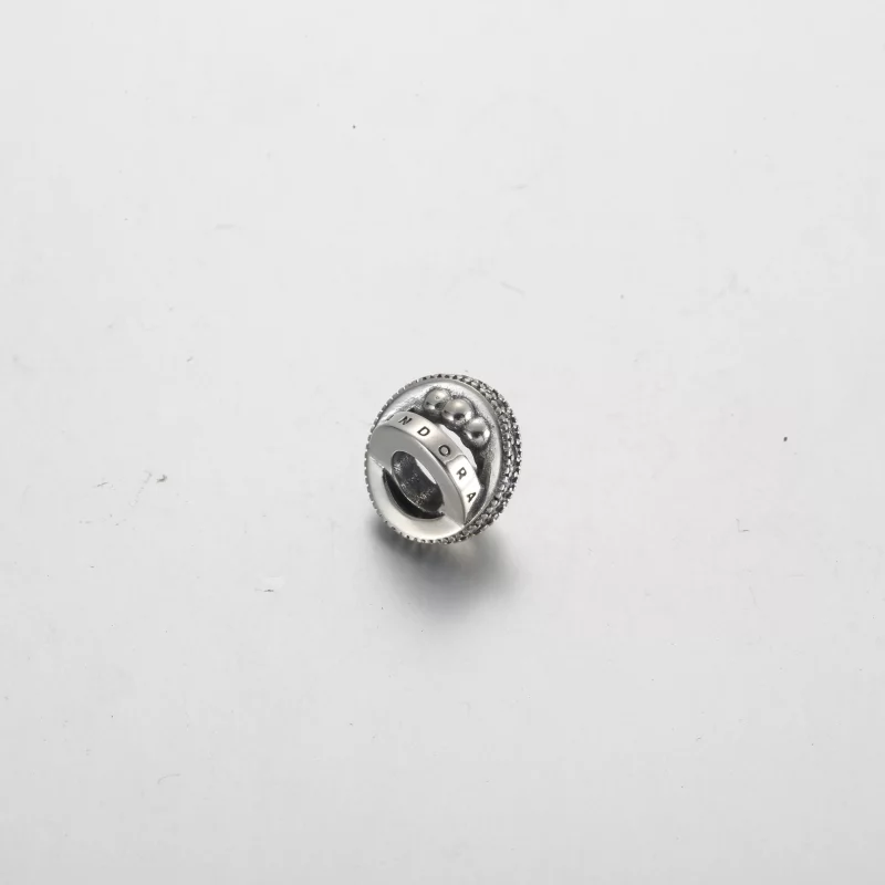 (afbeelding voor) Pandora Logo, Pavé & Kralen Charm - 792317C01 - Bekijken 4