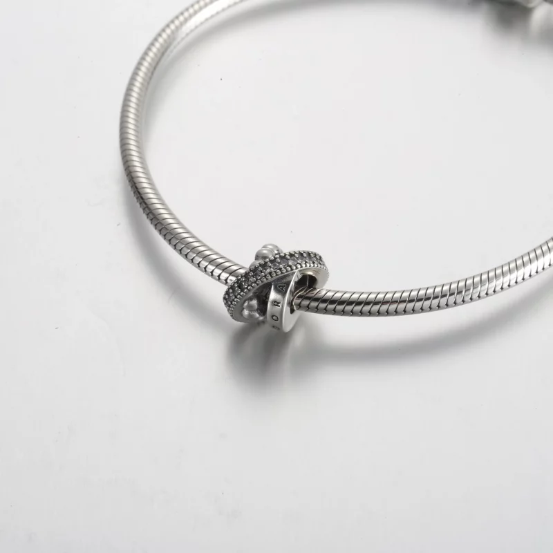 (afbeelding voor) Pandora Logo, Pavé & Kralen Charm - 792317C01 - Bekijken 5
