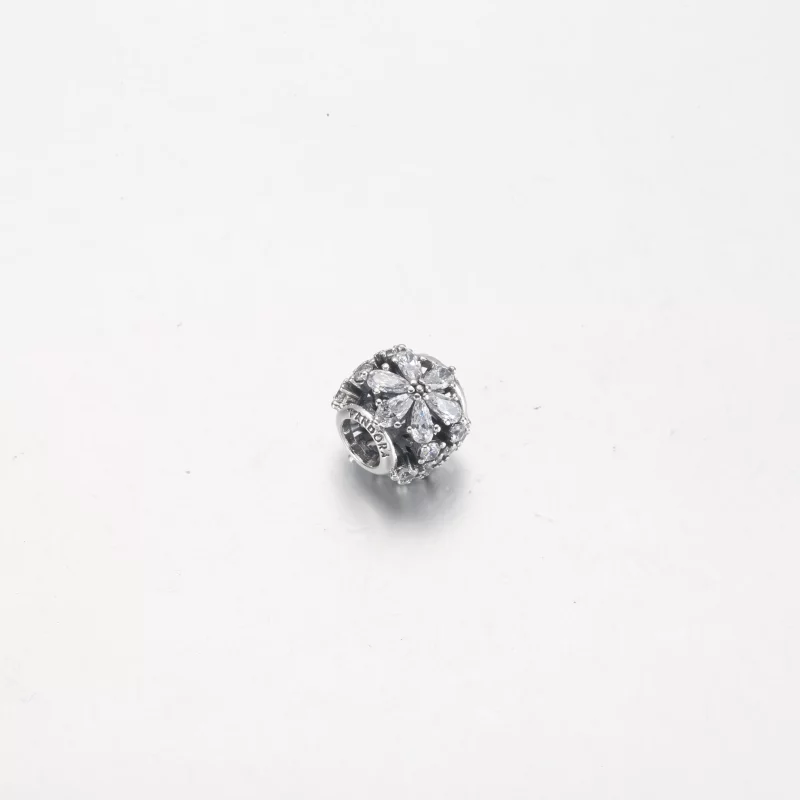 (afbeelding voor) Pandora Sparkling Herbarium Cluster Ronde Charm - 792383C01 - Bekijken 4