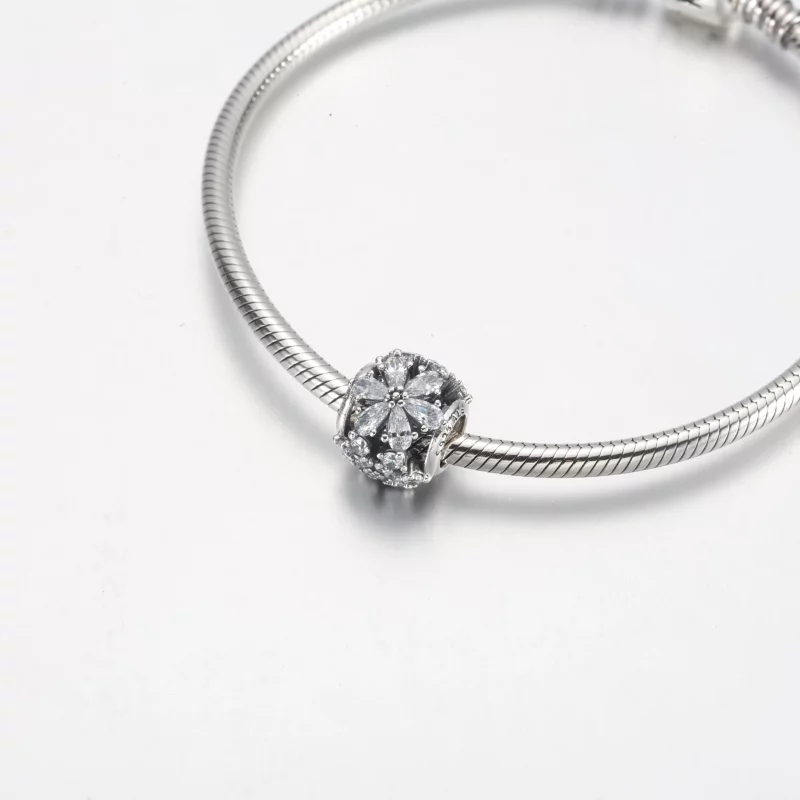 (afbeelding voor) Pandora Sparkling Herbarium Cluster Ronde Charm - 792383C01 - Bekijken 5