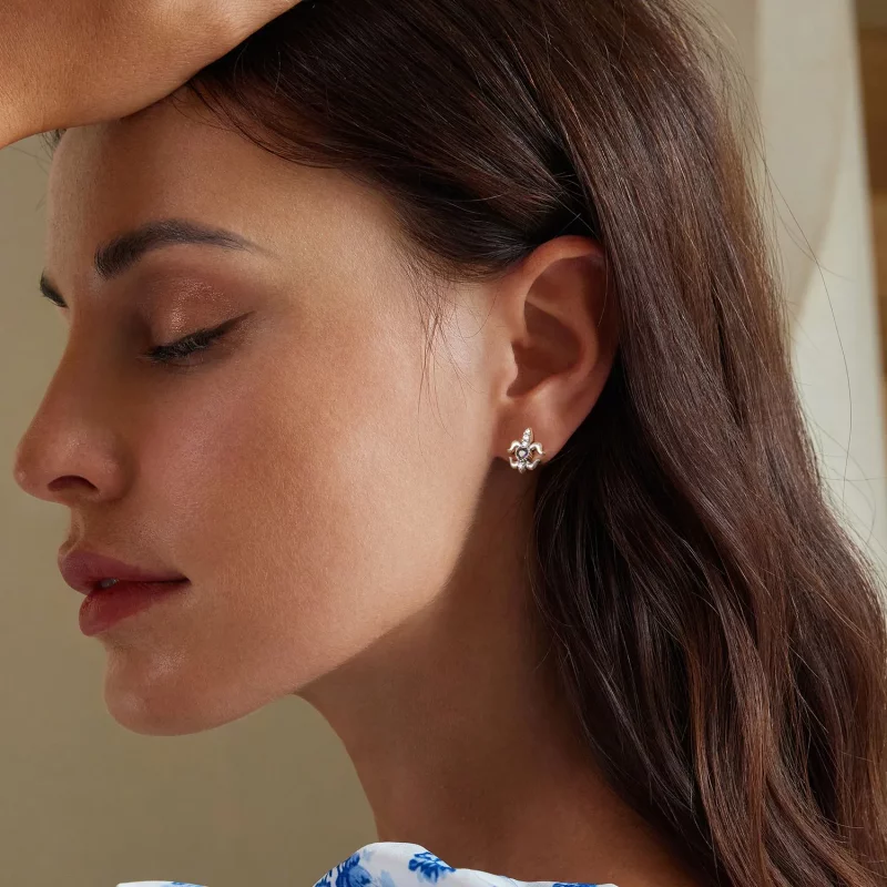 (afbeelding voor) PANDORA Stijl Vintage Iris Stekeroorknoopjes - BSE968 - Bekijken 6