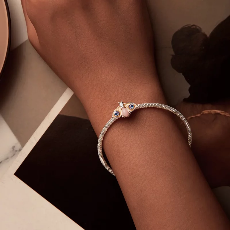 (afbeelding voor) PANDORA Stijl Lichtgevende Vliegende Vlinder Charm - SCC2733 - Bekijken 2