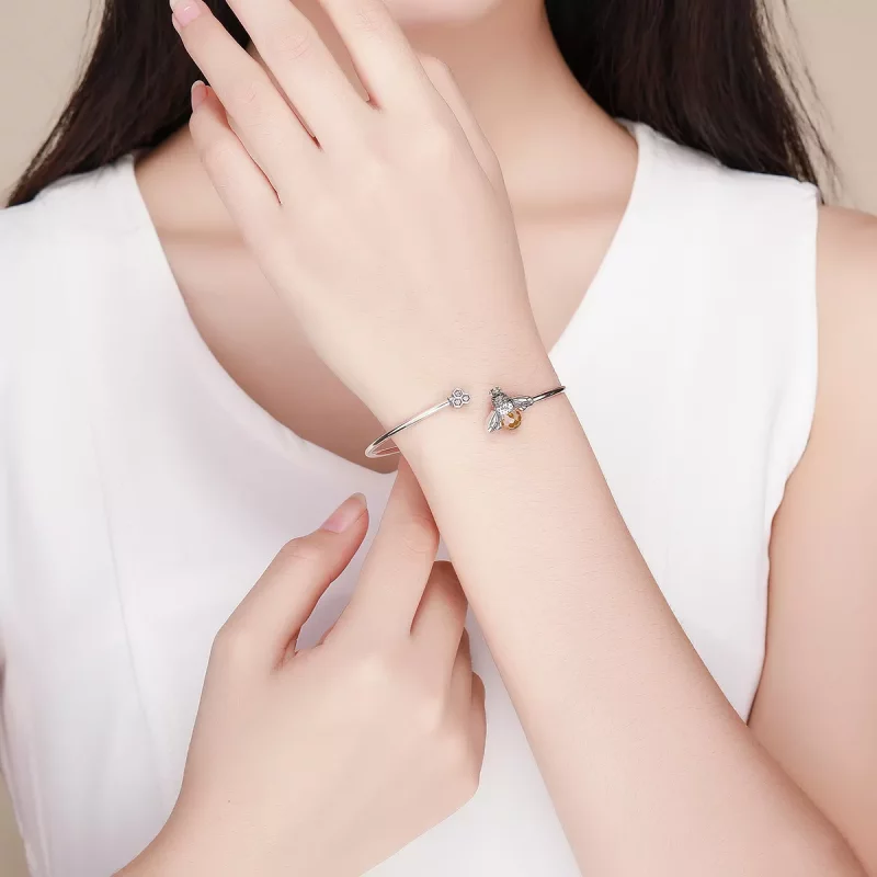 (afbeelding voor) Pandora Style Verhaal van de bij Open Bangle - SCB104 - Bekijken 2