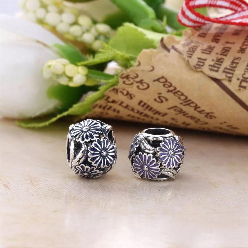 (afbeelding voor) PANDORA Daisy Silver Bedel With Lavender Enamel - 791487En66 - Bekijken 4