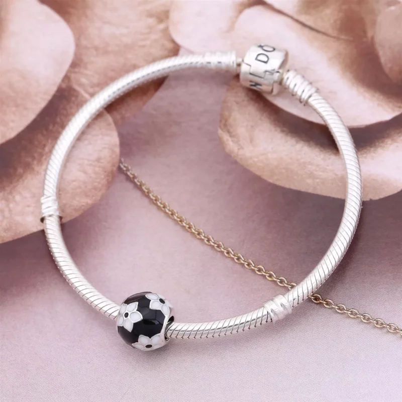 (afbeelding voor) PANDORA Floral Silver Bedel With Black And White Enamel - 791398ENMX - Bekijken 2