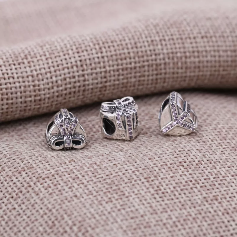 (afbeelding voor) PANDORA Heart Present Silver Bedel With Pink Cubic Zirconia - 791423PCZ - Bekijken 2