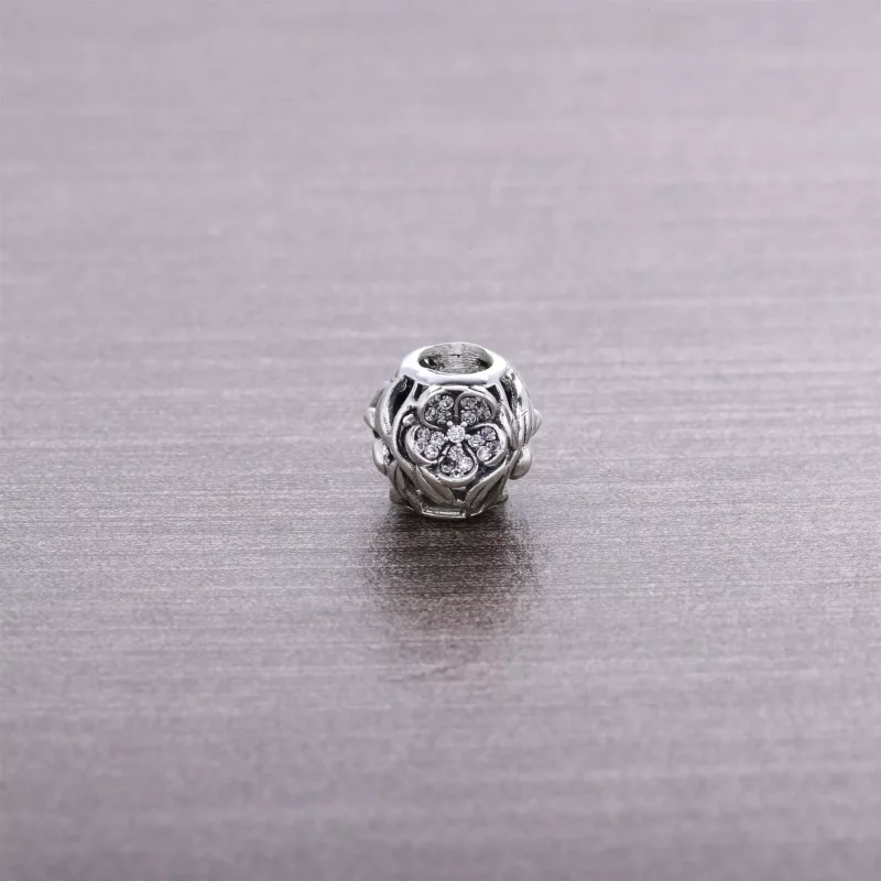 (afbeelding voor) PANDORA Openwork Floral Silver Bedel With Pave-Set Cubic Zirconia - 791419CZ - Bekijken 2