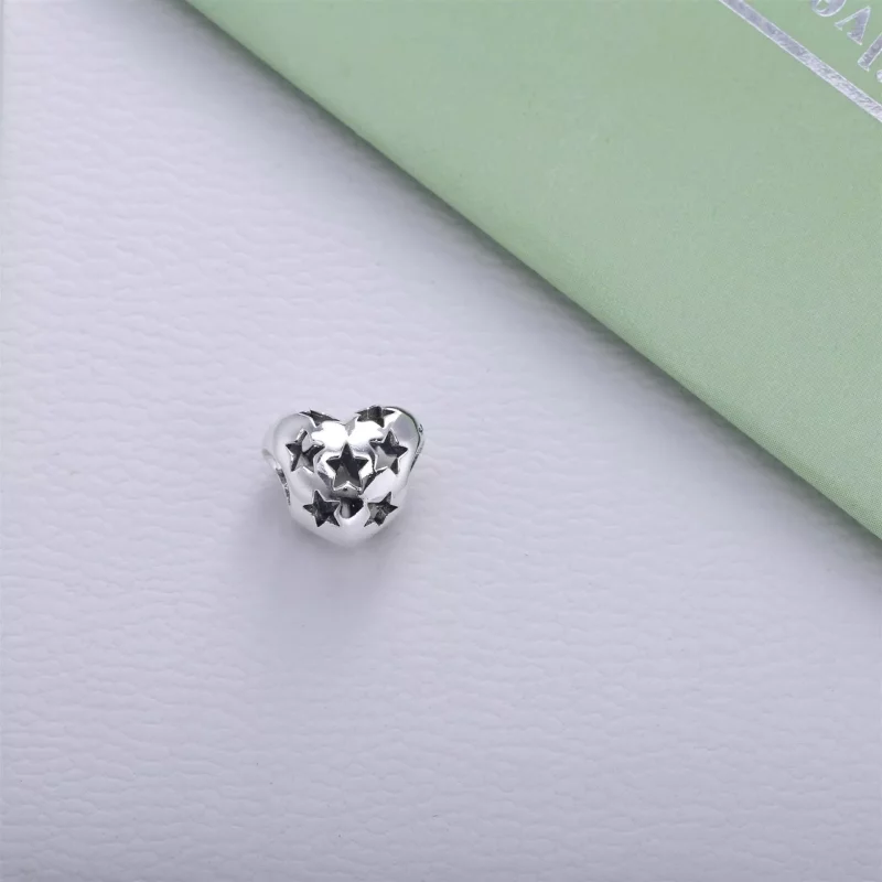 (afbeelding voor) PANDORA Openwork Heart Silver Bedel With Cut-Out Stars - 791393 - Bekijken 2