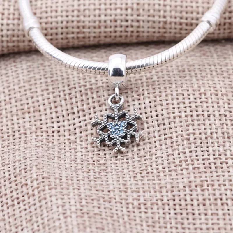 (afbeelding voor) Pandora Zilveren Disney, Sprankelende Sneeuwvlok Mickey Hangende Bedel 791467Cfl - Bekijken 2