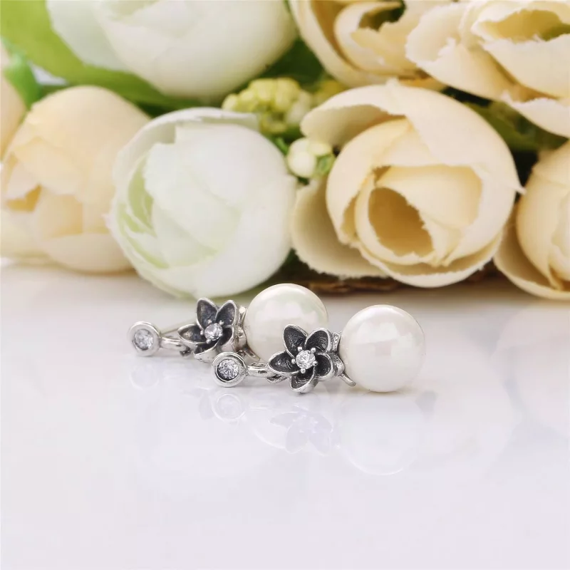 (afbeelding voor) PANDORA Floral Silver Pendant Earrings With White Freshwater Cultured Pearls, Cu - Bekijken 2