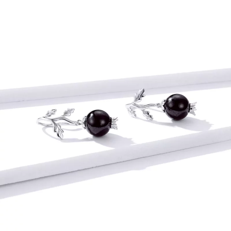 (afbeelding voor) Pandora Style Mysterieuze Granaat Oorhangers - BSE395 - Bekijken 2