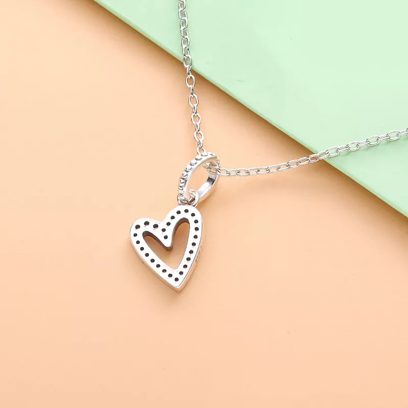 (afbeelding voor) PANDORA Sprankelend Vrije Hand Hart Ketting Met Hanger 398688C01 - Bekijken 2