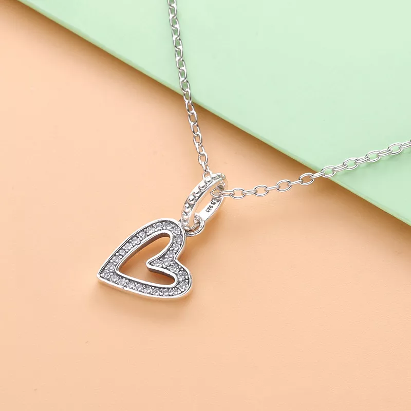 (afbeelding voor) PANDORA Sprankelend Vrije Hand Hart Ketting Met Hanger 398688C01 - Bekijken 3