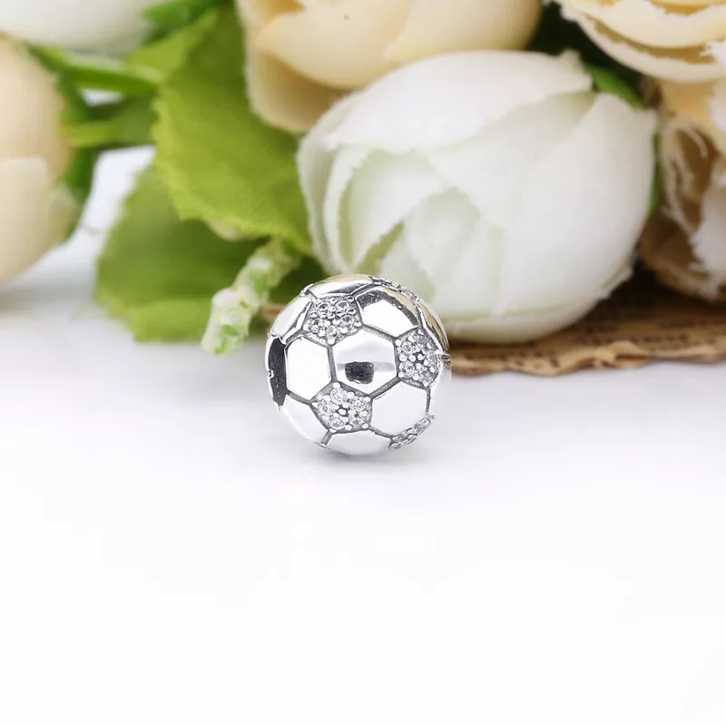 (afbeelding voor) PANDORA Sprankelende Voetbal Bedel 798795C01 - Bekijken 2