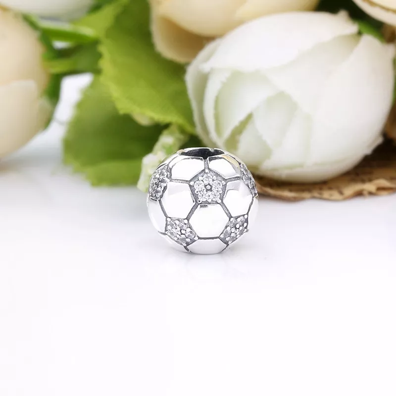 (afbeelding voor) PANDORA Sprankelende Voetbal Bedel 798795C01 - Bekijken 3