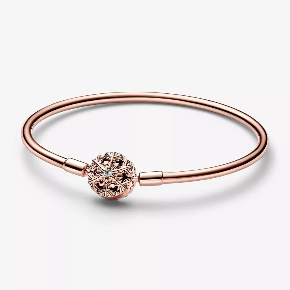 pandora moments sparkling snowflake clasp bangle 582338c01